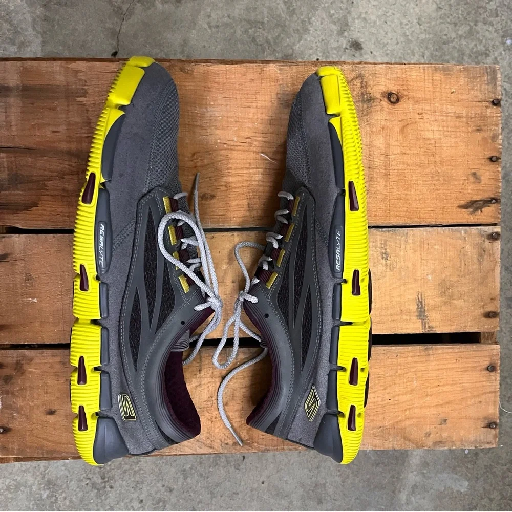 NWOT Sketchers Men’s Go Bionic Running Shoe Size 11